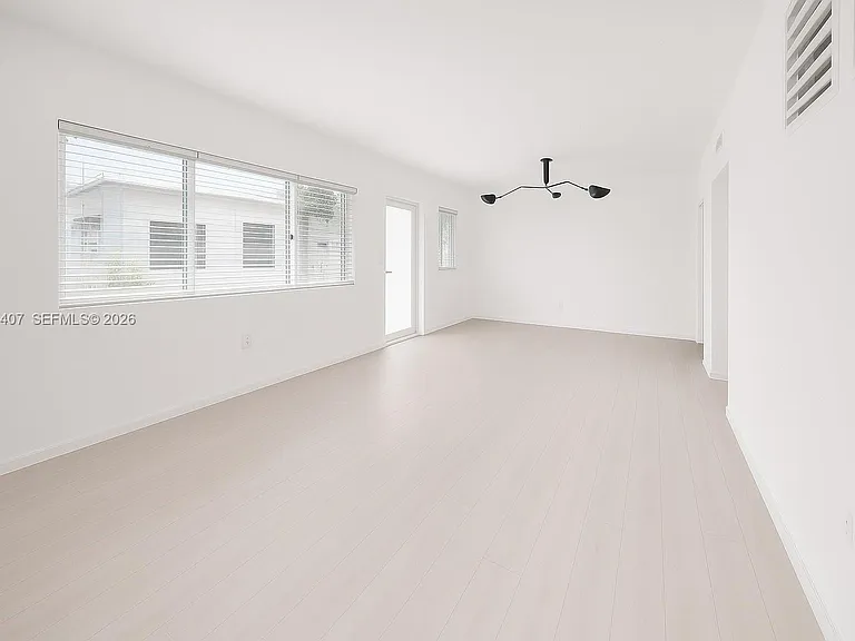 1110 Venetian Way #2B — Photo 3