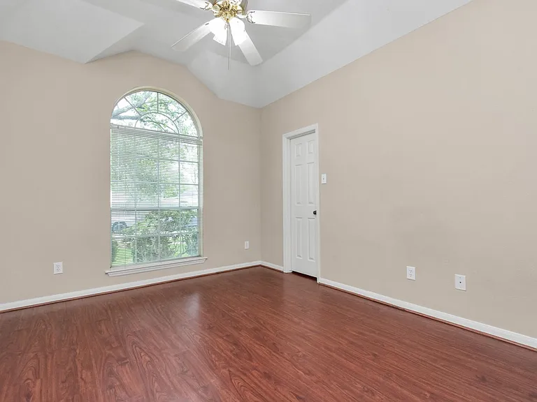 1915 Crescent Oak Dr — Photo 43