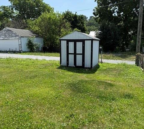 5th image of 27 Cottage St