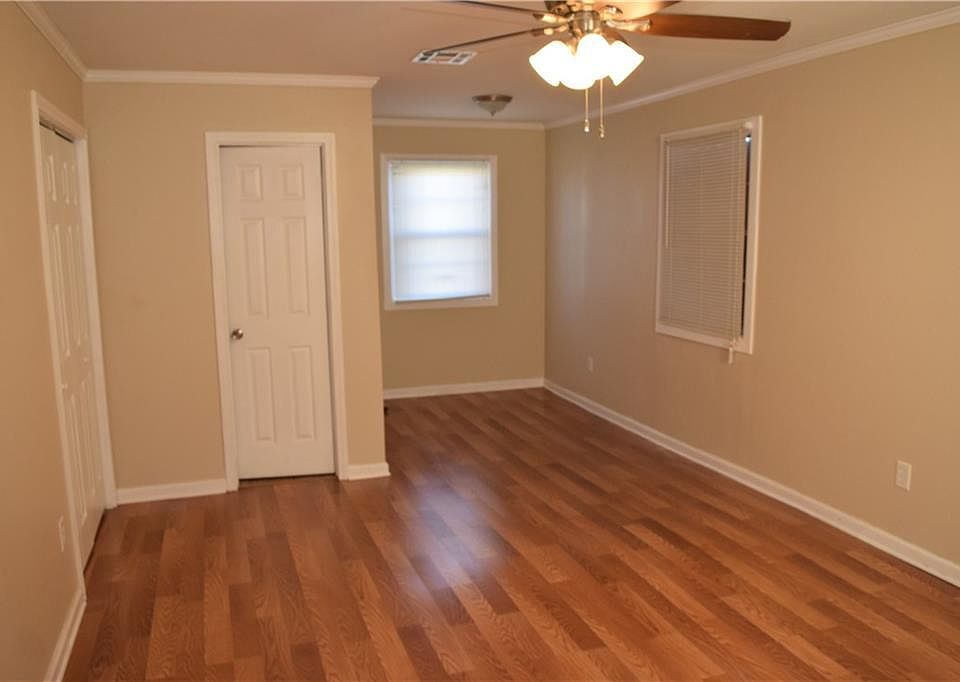 2nd image of 3001 Metropolitan St