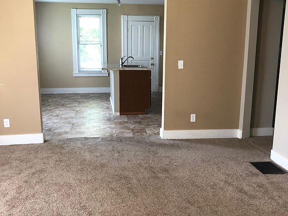 3rd image of 421 Harlan Ave NE #1
