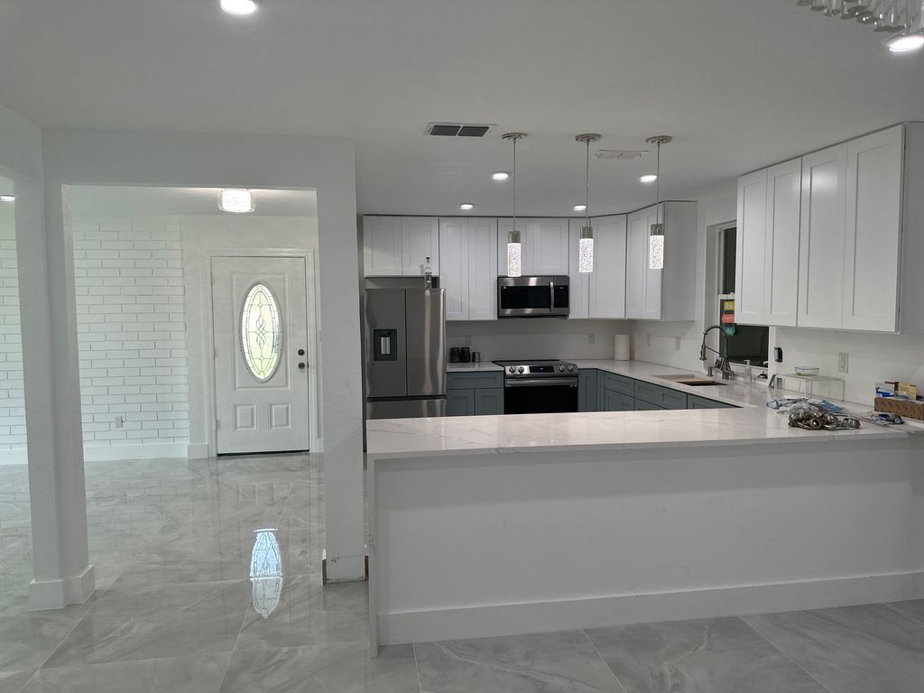 1915 Del Crest Pl - Property Image