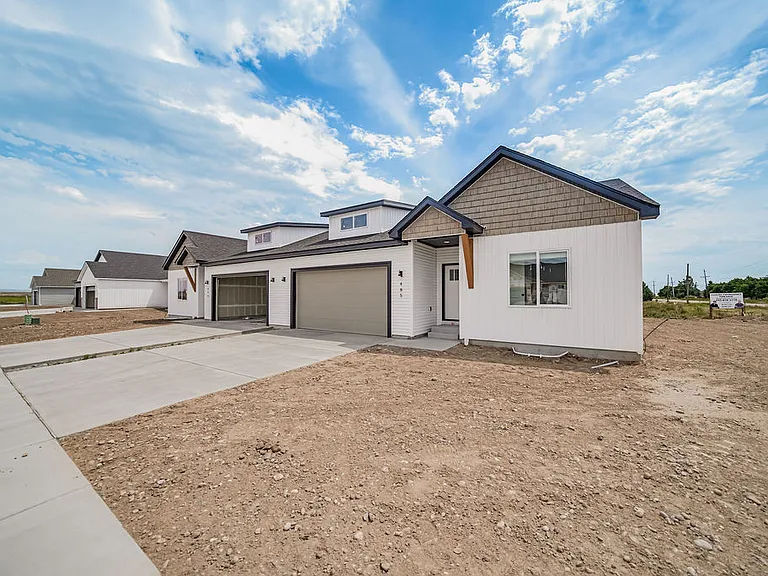 485 E River Ln — Photo 5