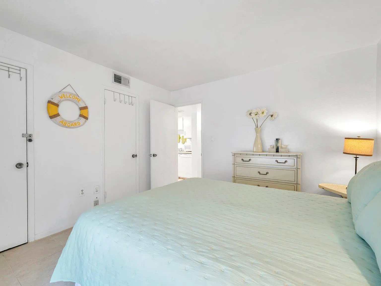 2 bed, 1050 sqft, $2,000 — Photo 2