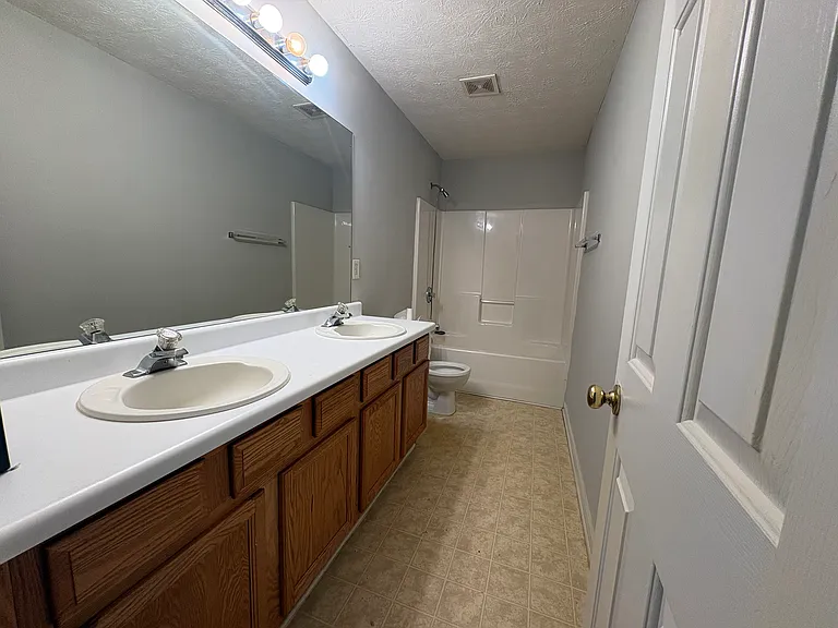 1863 Skylar Leigh Dr — Photo 17