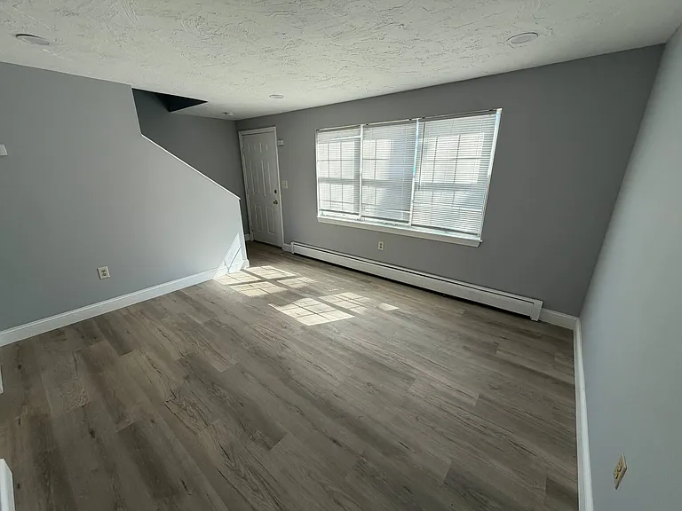 55 E St — Photo 4