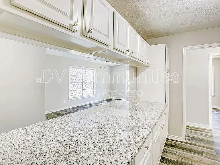 1118 Madison Ave — Photo 4
