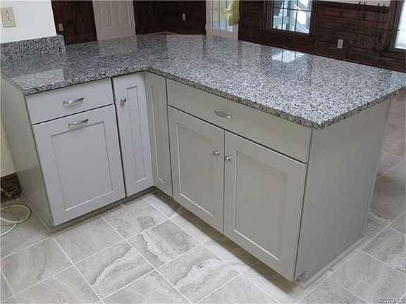 3rd image of 215 Coppahaunk Ave