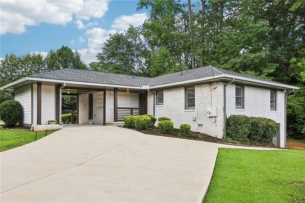 3 bed, 2.0 bath, 1252 sqft, $3,200 — Photo 1