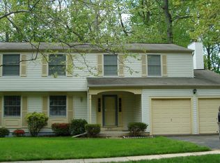 8106 Rolling Knoll Ct, Springfield, VA 22153