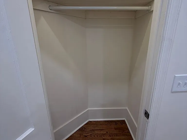 139 E Broad St — Photo 11