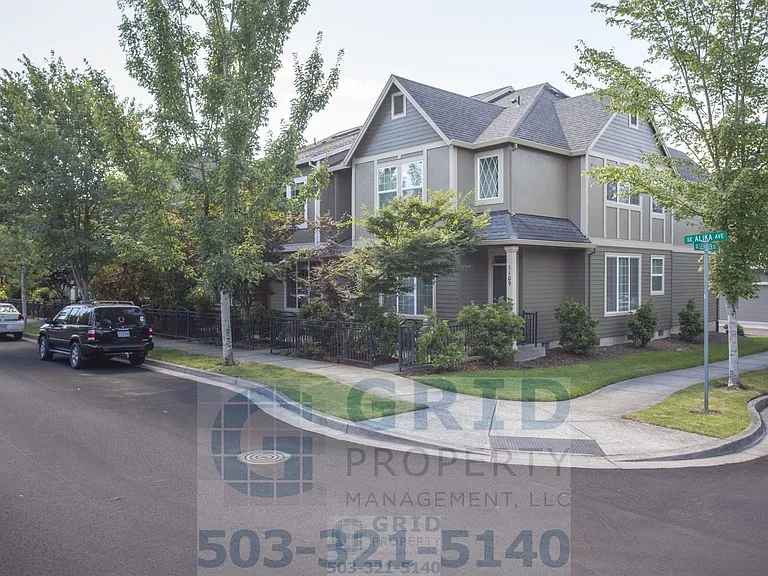 1113 SE Alika Ave — Photo 1