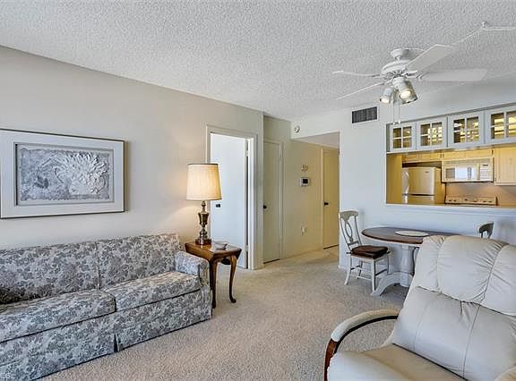 5th image of 180 Seaview Ct APT 403