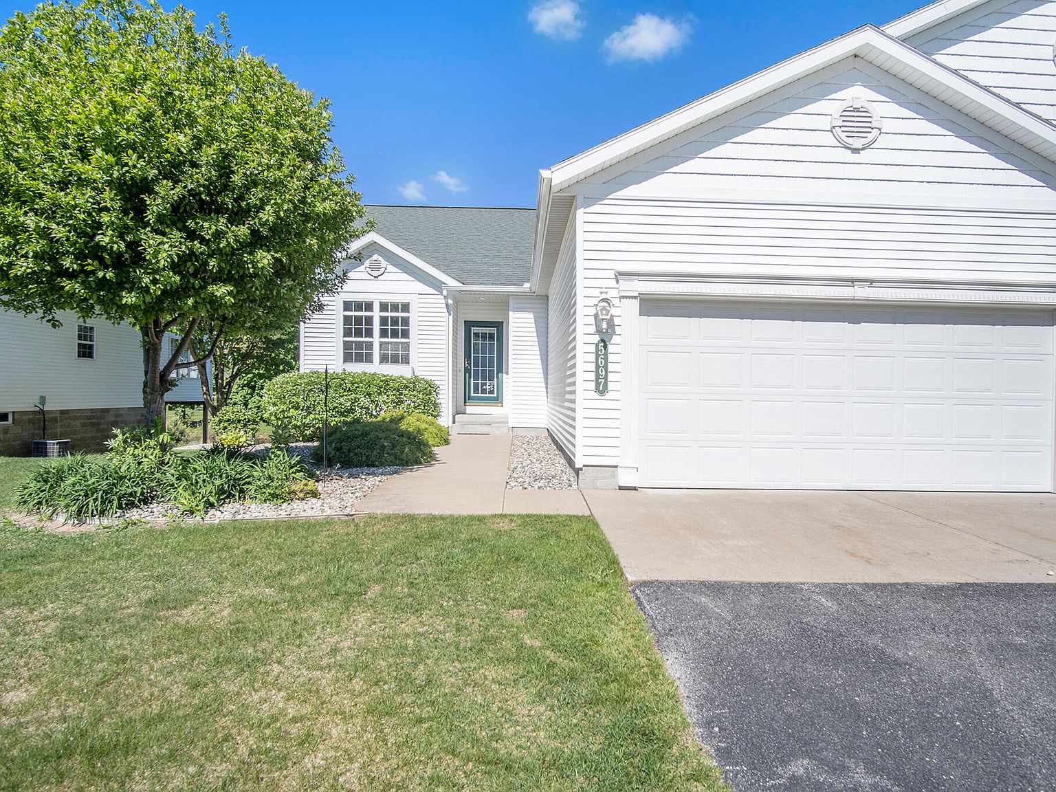 5697 Stillwater Trl, Fruitport, MI 49415 Zillow
