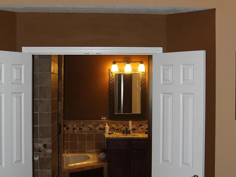 5717 Greenfield Dr — Photo 2