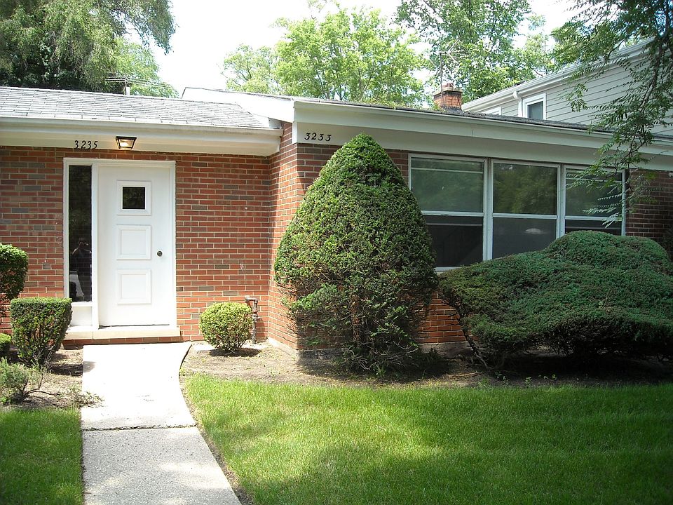 2nd image of 3235 Central St