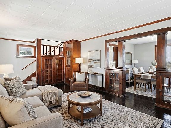 4th image of 287 Rochester St