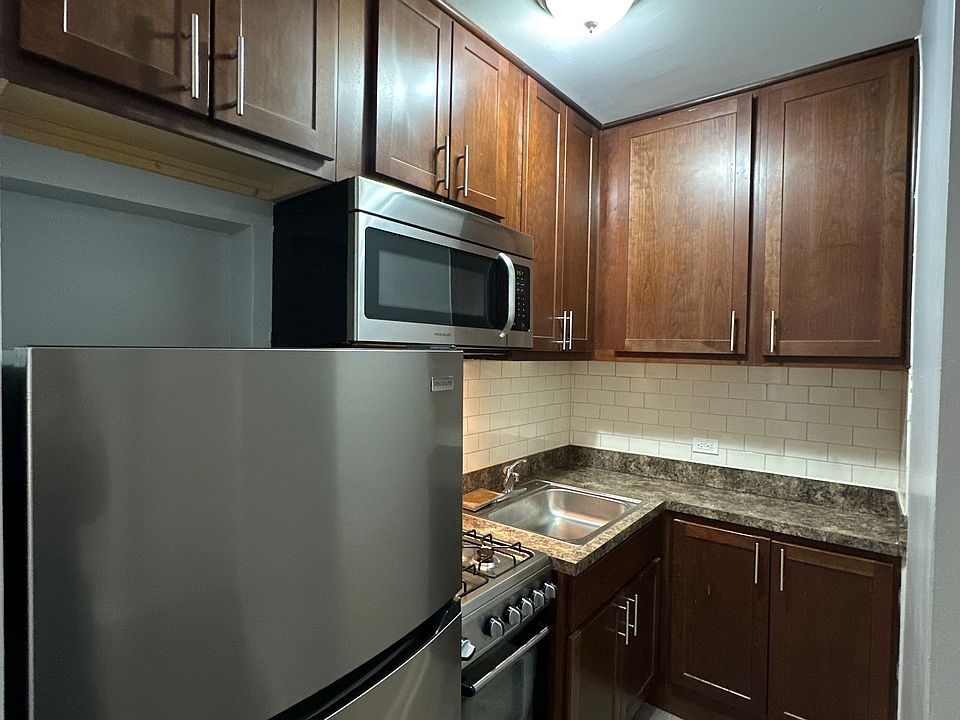 1st image of 4241 N Kenmore Ave Unit 112