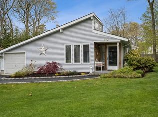 28 Ocean Ave, Hampton Bays, NY 11946