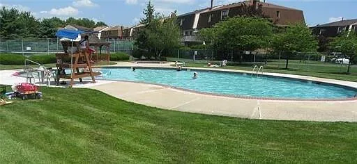 2 bed, 1.5 bath, 1077 sqft, $2,300 — Photo 3