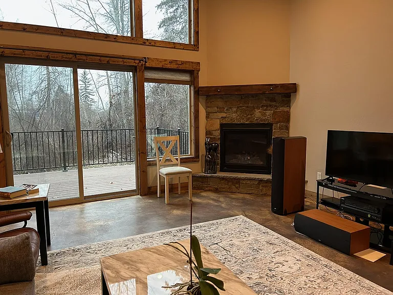 532 E Evergreen Dr — Photo 2