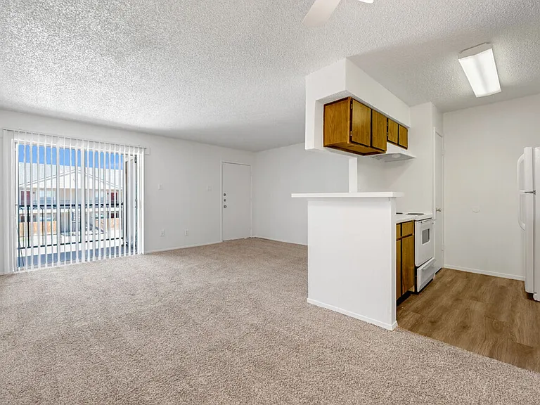 5321 S Loop 289 — Photo 13