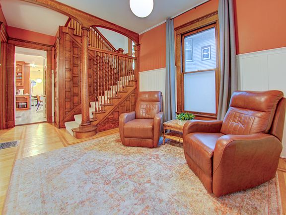 3rd image of 336 W Broadway St