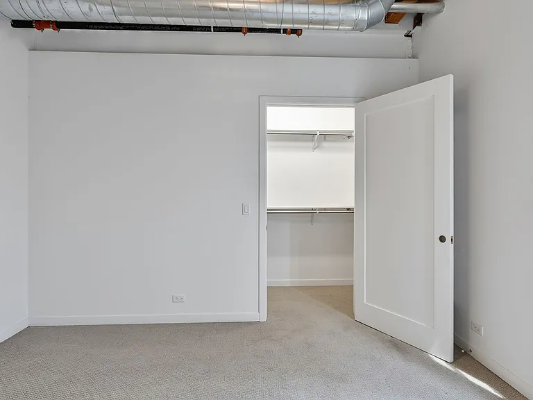 1401 N Western Ave — Photo 52