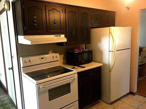 4th image of 205 Oak Park Dr