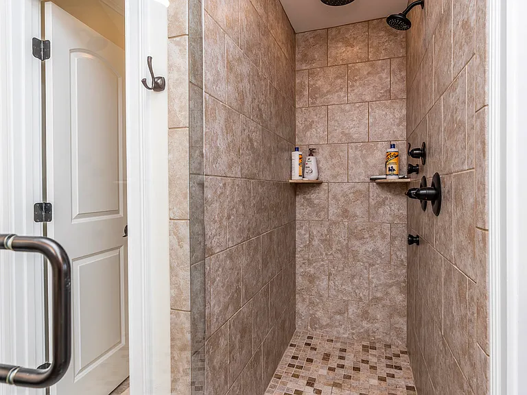 3336 Beacon St — Photo 27