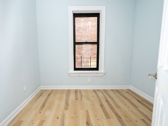 5th image of 30 Macombs Pl #44