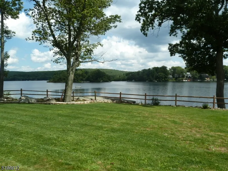 3 bed, 1.0 bath, $3,950 — Photo 4