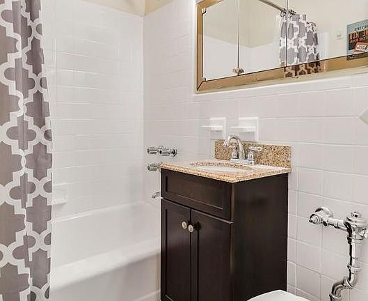 4th image of 326 E 83rd St #4D