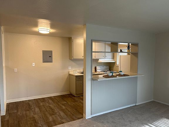 4th image of 2941 Marconi Ave APT 27