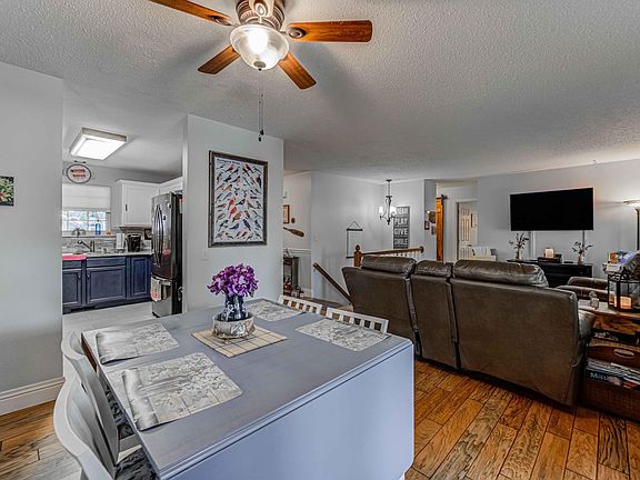 2nd image of 104 Deer Park Cir