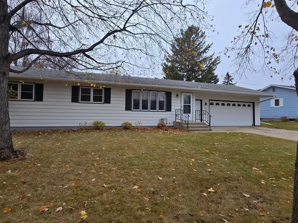1215 Mitchell Pl, Fergus Falls, MN 56537