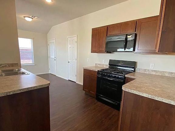 3rd image of 11025 NW 94th Ter