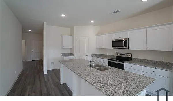 711 Camden Dr — Photo 10