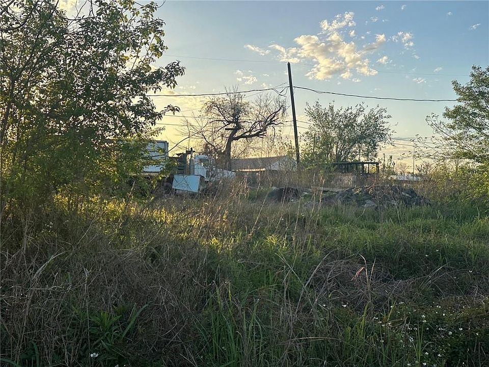 1st image of 827 Centanni Rd