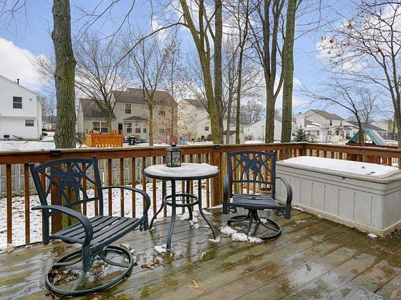 3rd image of 472 Maplegrove Dr