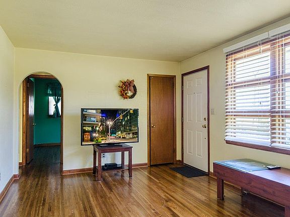 5th image of 1007 Massman Dr