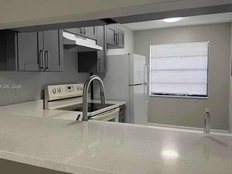4010 Lakeside Dr #4010 — Photo 4