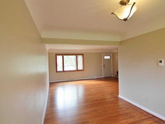 3rd image of 1703 Kingsway Ct