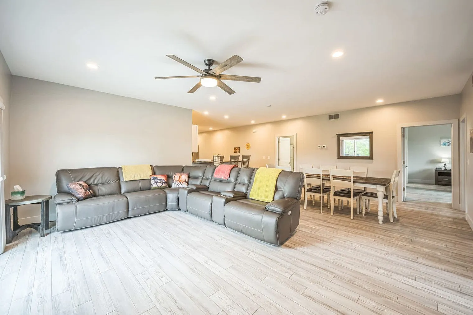 8 bed, 7.0 bath, 5887 sqft, $12,622 — Photo 2