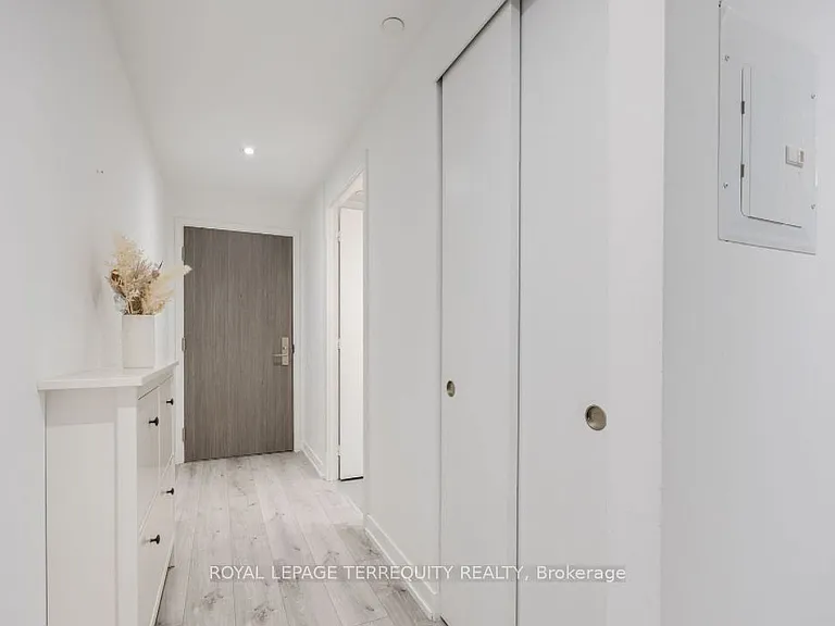 161 Roehampton Ave #330 — Photo 4