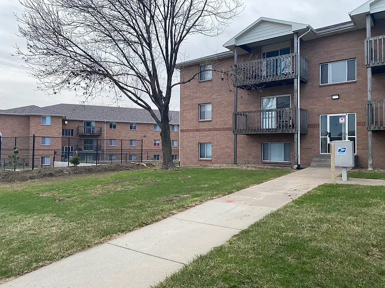201 Adams St
