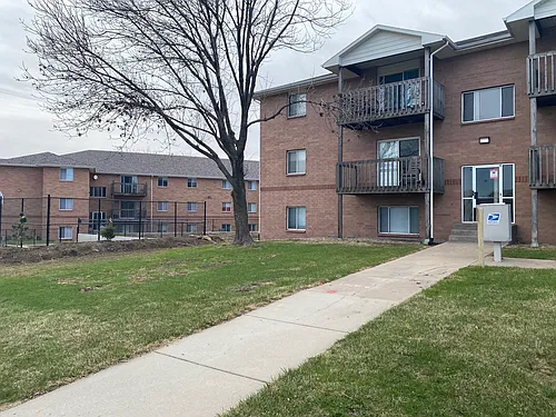 Pine Tree Apartments Photo 1