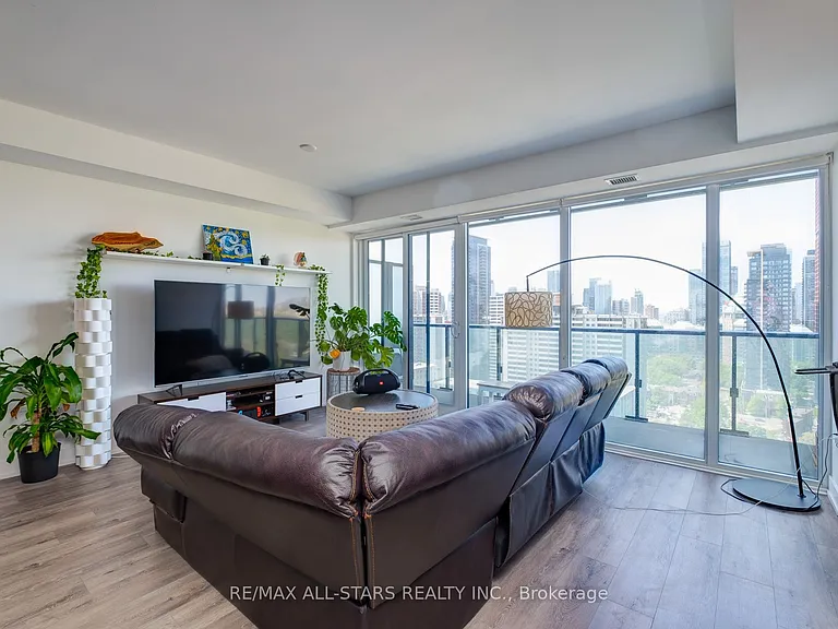 575 Bloor St E #2302 — Photo 8