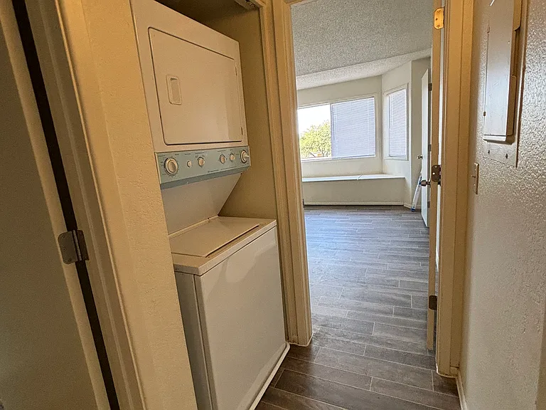 1714 W Park Wood Ln — Photo 10