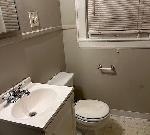 2nd image of 3813 Shady Lawn Ave NW